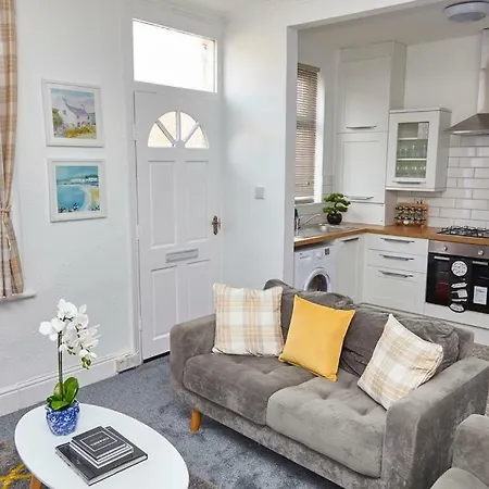 Brand Newly Refurbished House *